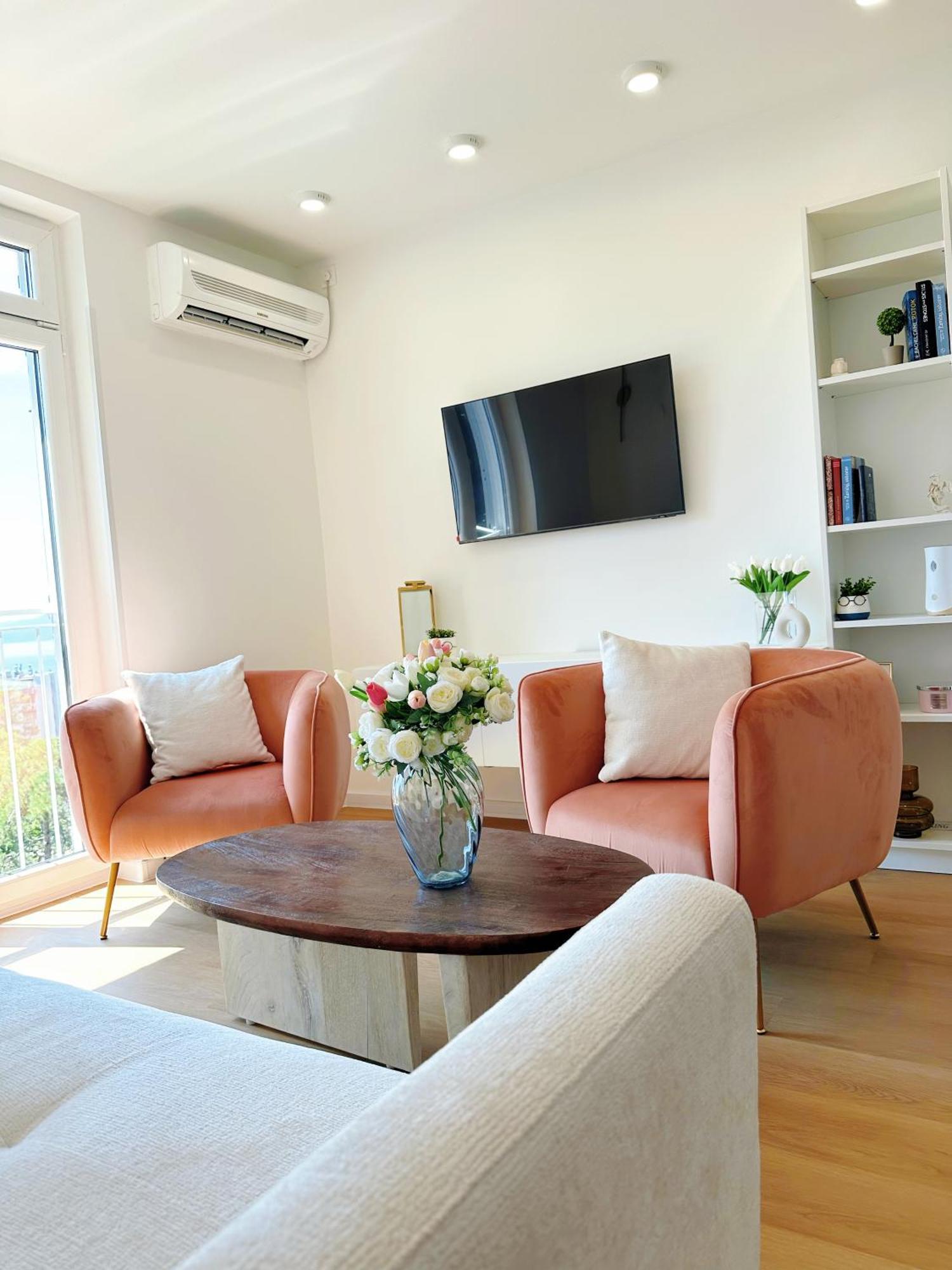 Luxury Ames Apartment