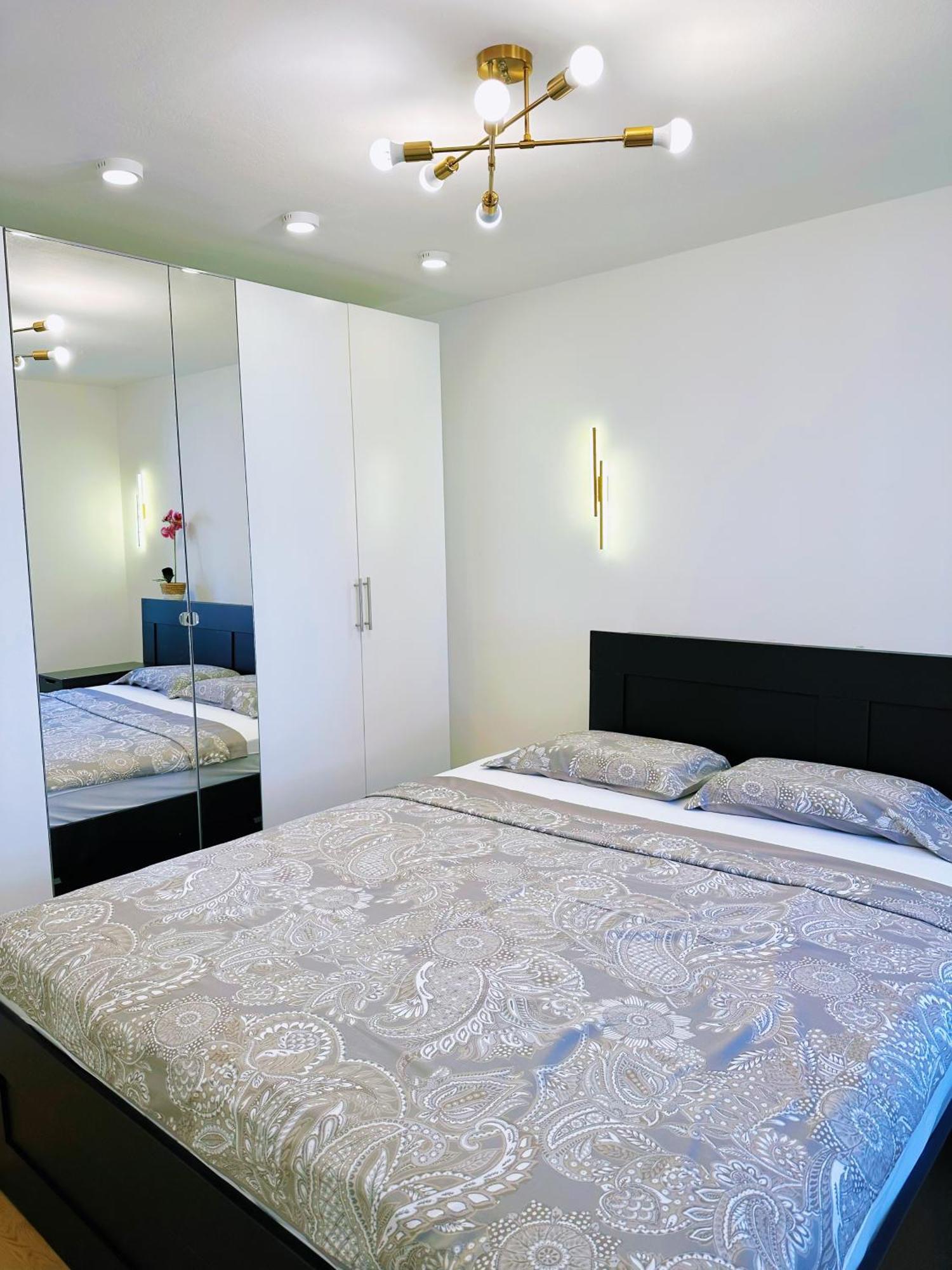 Luxury Ames Apartment *